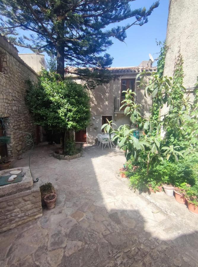 Apartamento Cortile Via Sales 11 Erice Exterior foto