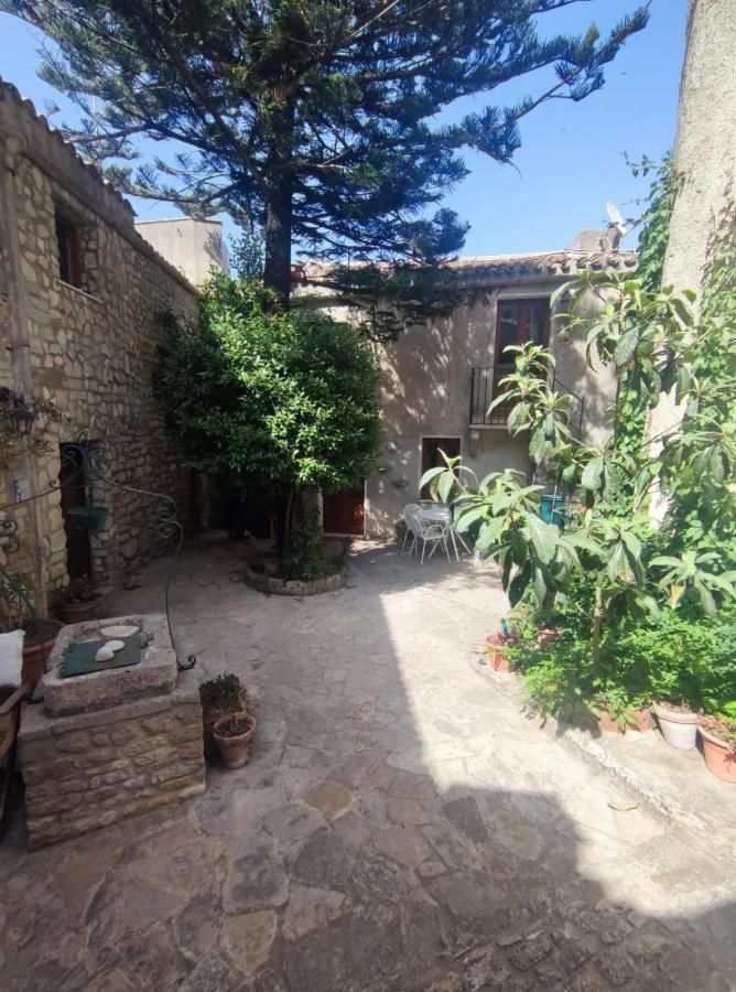 Apartamento Cortile Via Sales 11 Erice Exterior foto