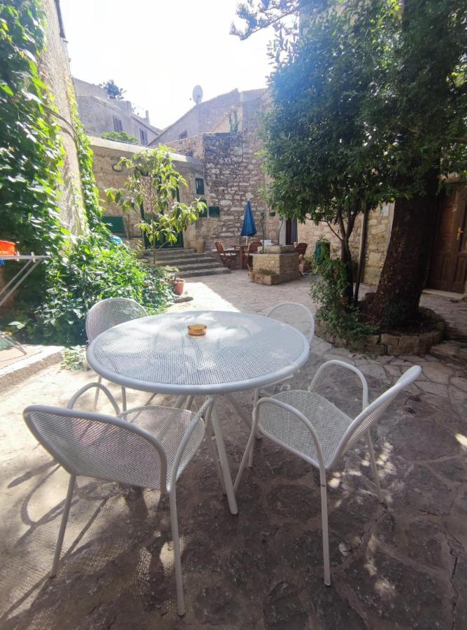 Apartamento Cortile Via Sales 11 Erice Exterior foto